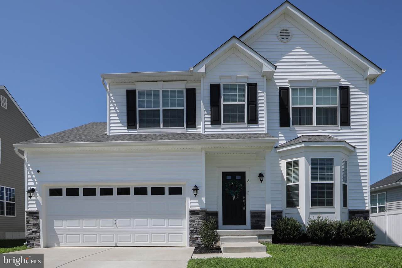 8 Cayuga Way - Photo 1