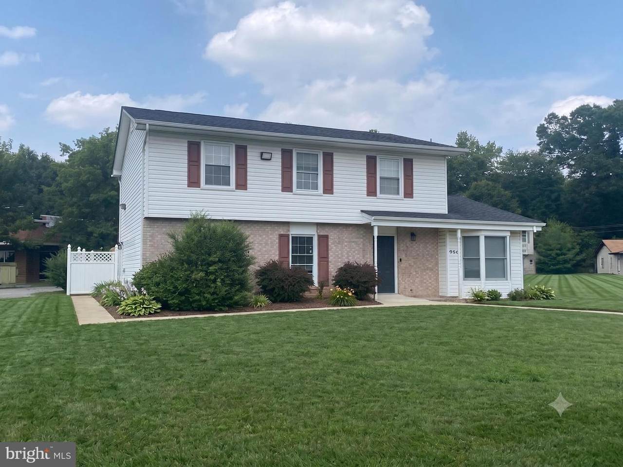 956 Chandler Court - Photo 1