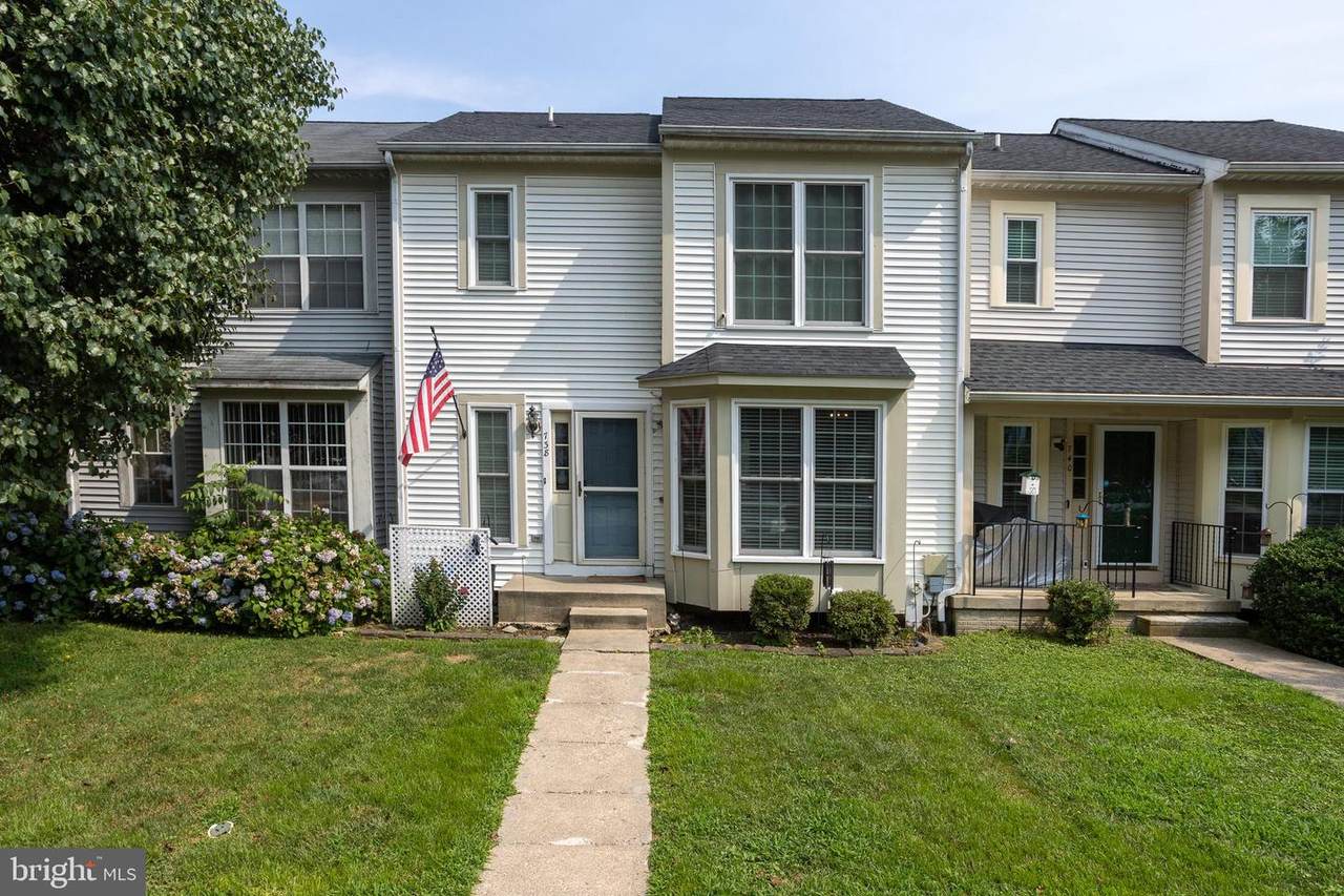 738 Farnham Place - Photo 1