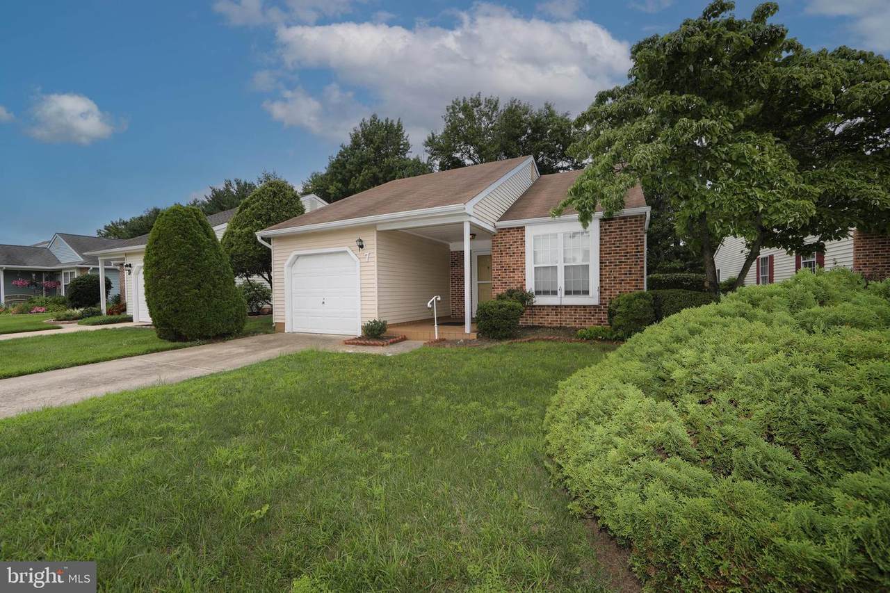 7 Fairfax Drive - Photo 1