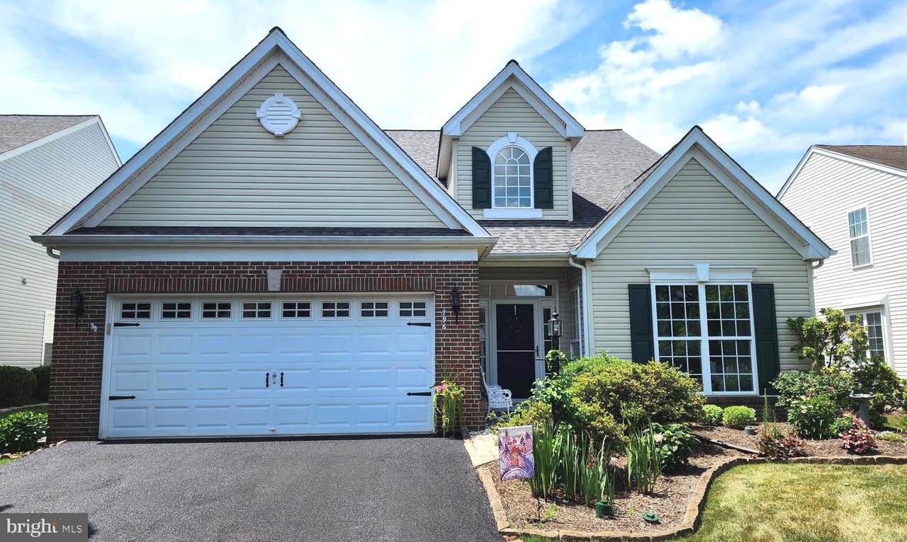 796 Village Avenue - Photo 1