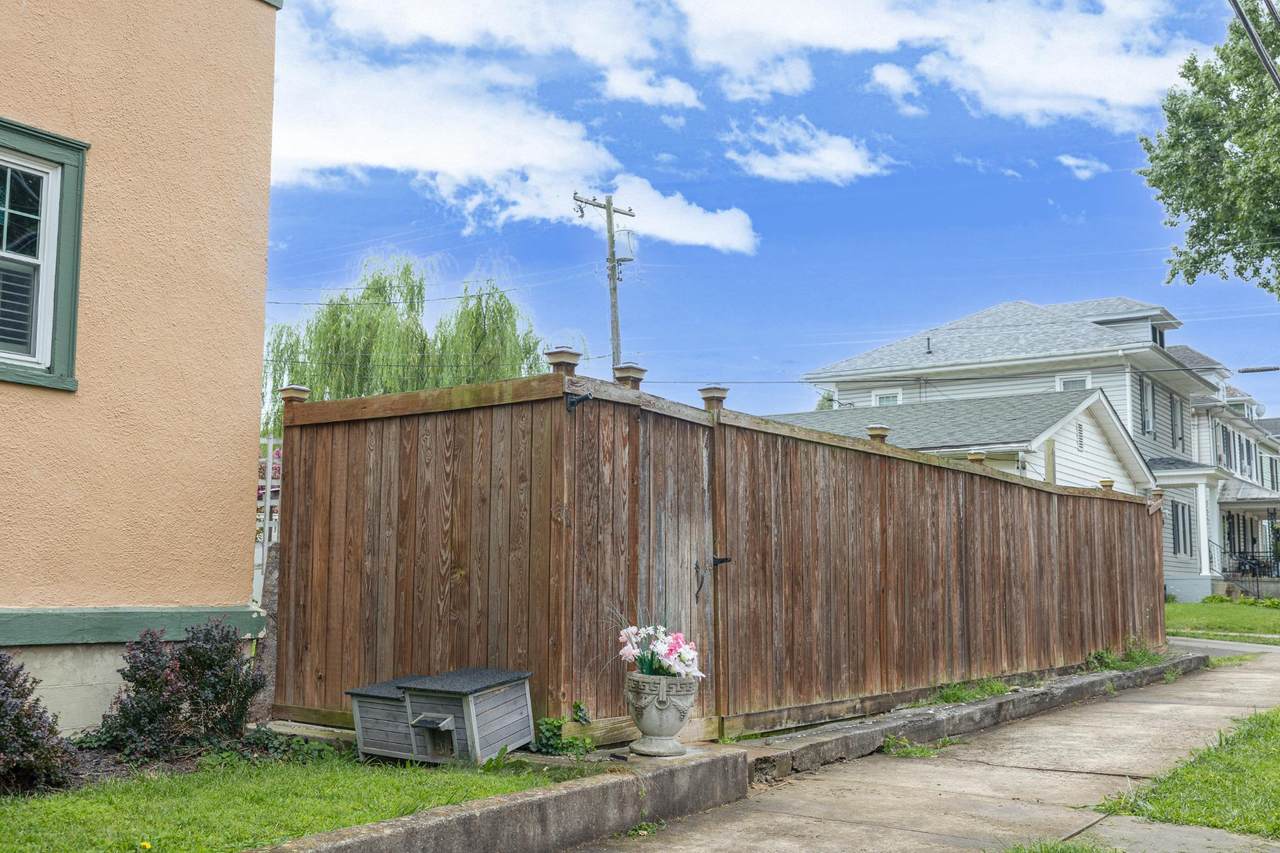 https://bt-photos.global.ssl.fastly.net/brightmls/1280_boomver_2_805187631168-2.jpg