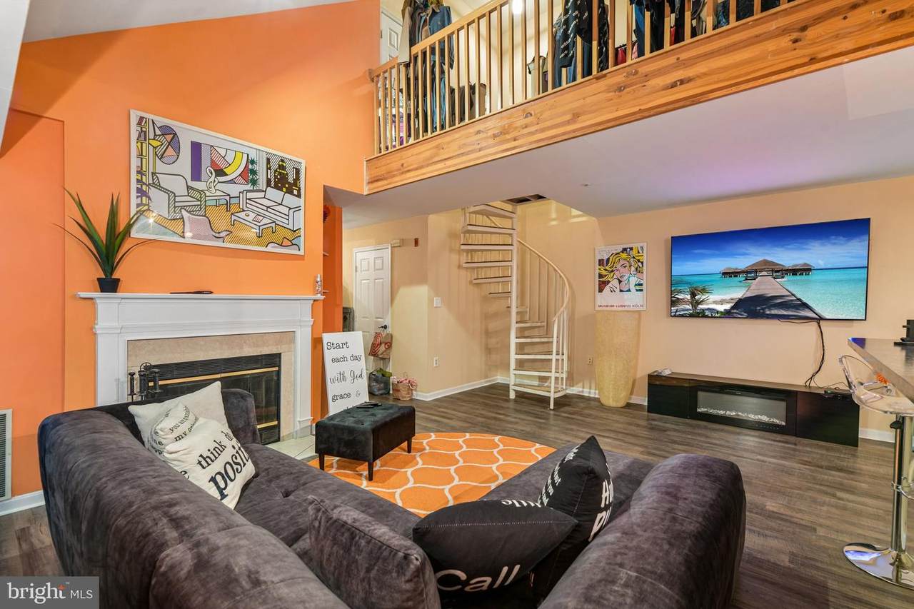 9805 Lake Pointe Court - Photo 1