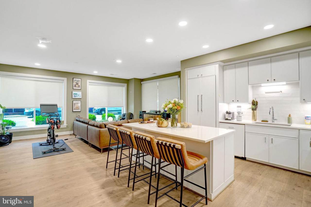 635 Slaters Lane - Photo 1