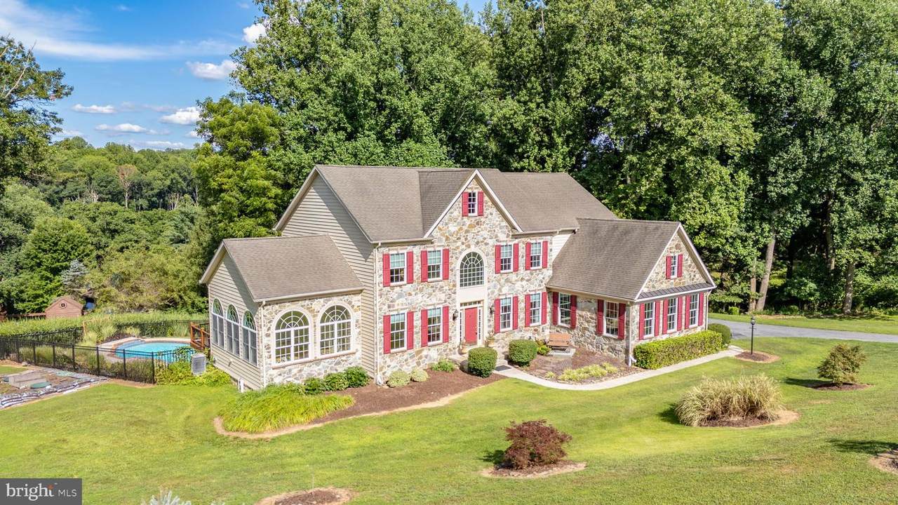 2098 Lavinda Drive - Photo 1