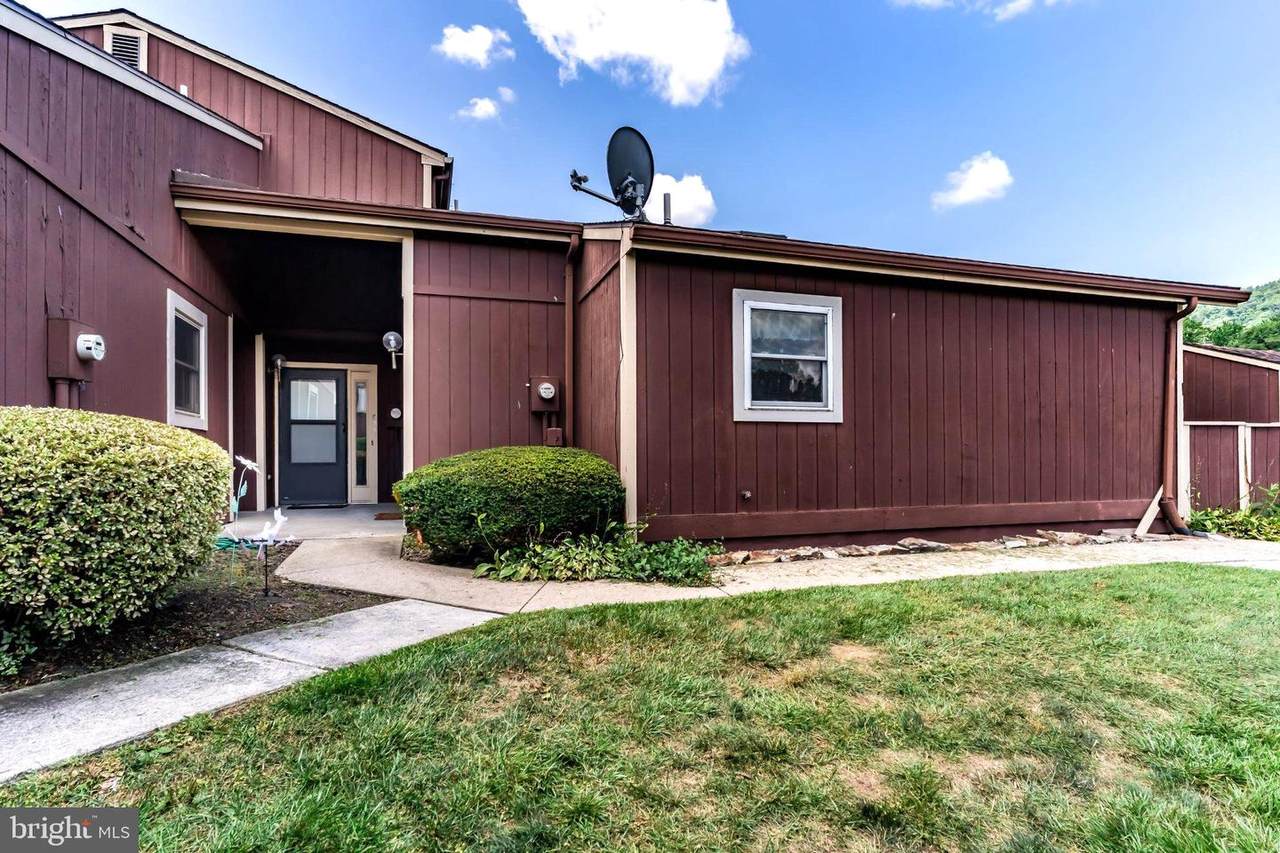 834 Lee Lane - Photo 1