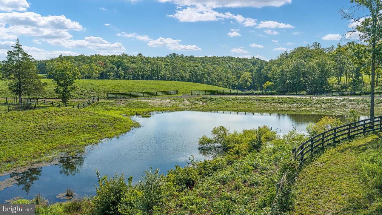 129, 359, 565 Ridgeway - Photo 1