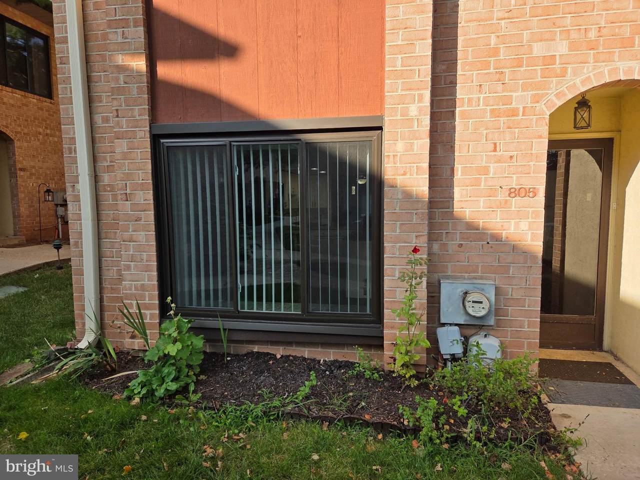 805 Stonybrook - Photo 1