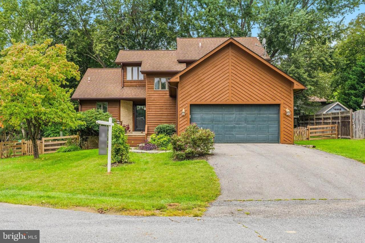 10390 Fox Meadow Circle - Photo 1