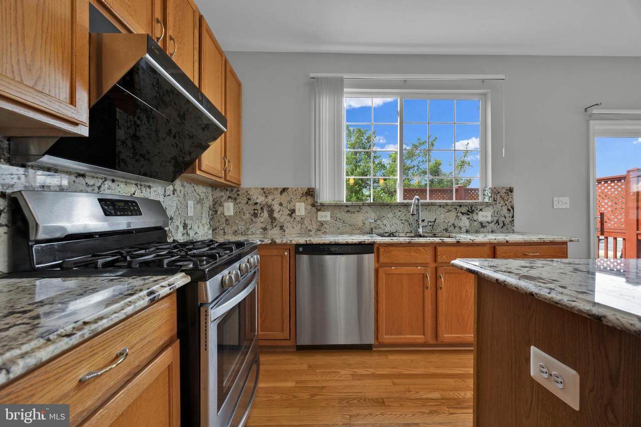 https://bt-photos.global.ssl.fastly.net/brightmls/1280_boomver_2_805238251026-2.jpg