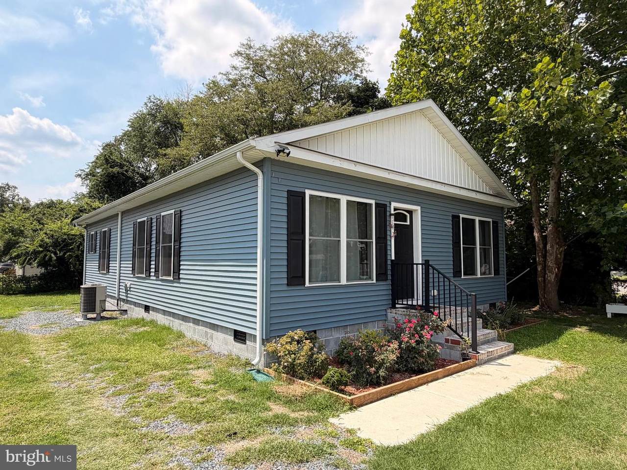 114 Tilghman Street - Photo 1
