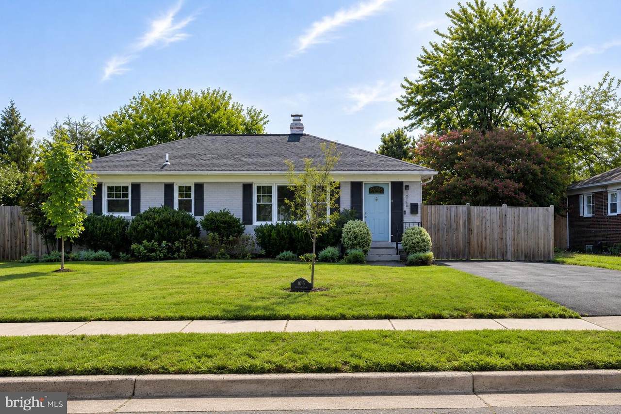 1015 Woods Place - Photo 1
