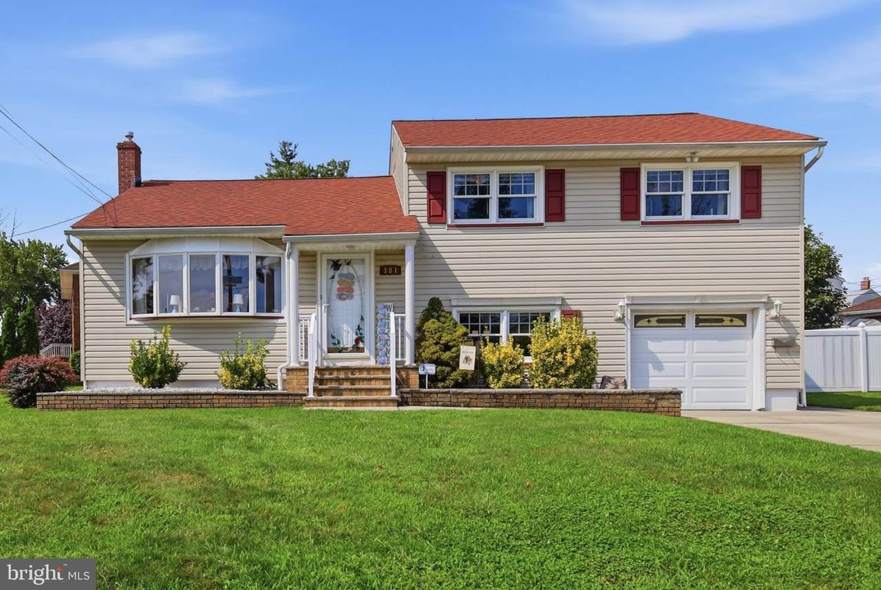 381 Carteret - Photo 1