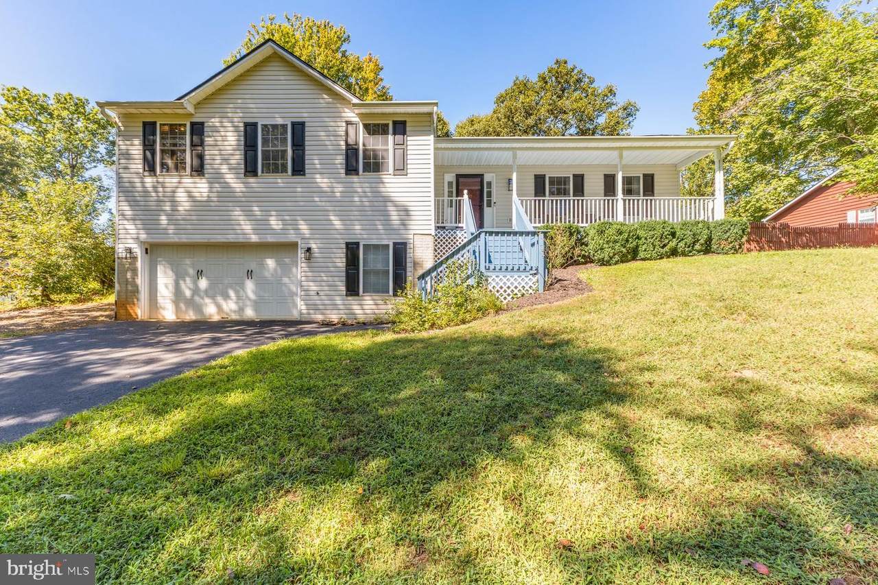 1069 Lakeview Drive - Photo 1