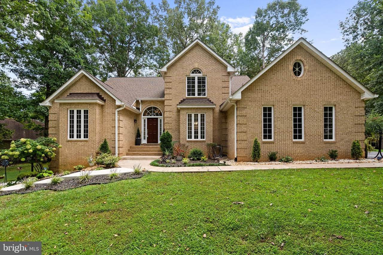 8008 Pembroke Circle - Photo 1