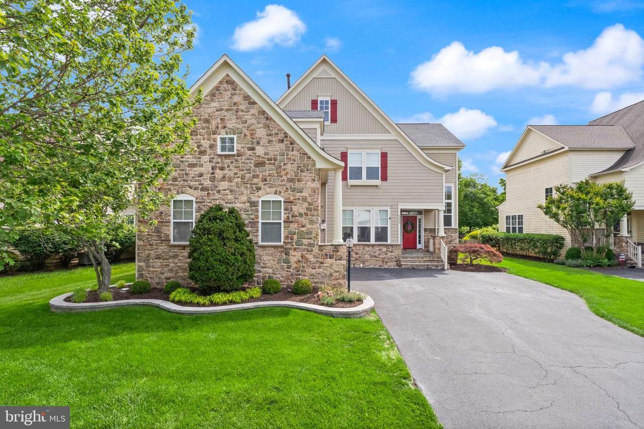 9233 Falling Water Drive - Photo 1