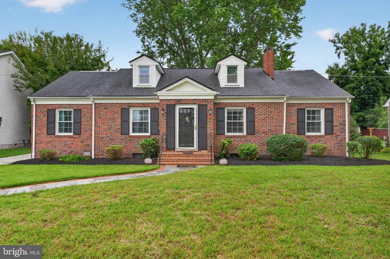 611 Lakeside Drive - Photo 1