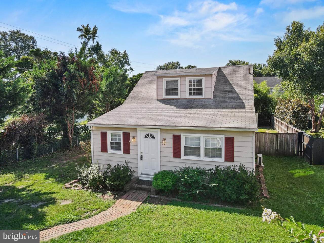 301 Lakeview Avenue - Photo 1