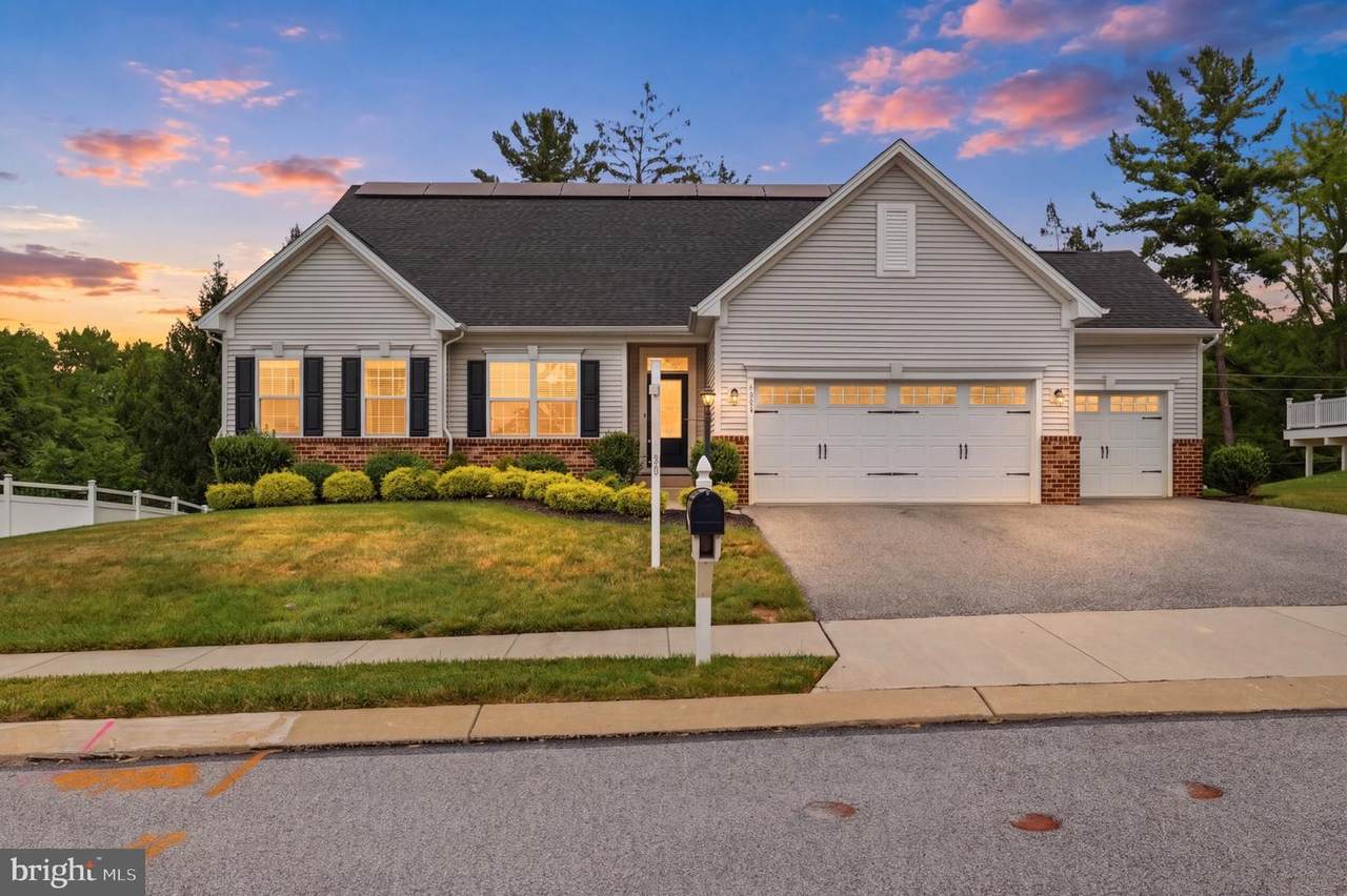 1013 Pin Oak Lane - Photo 1