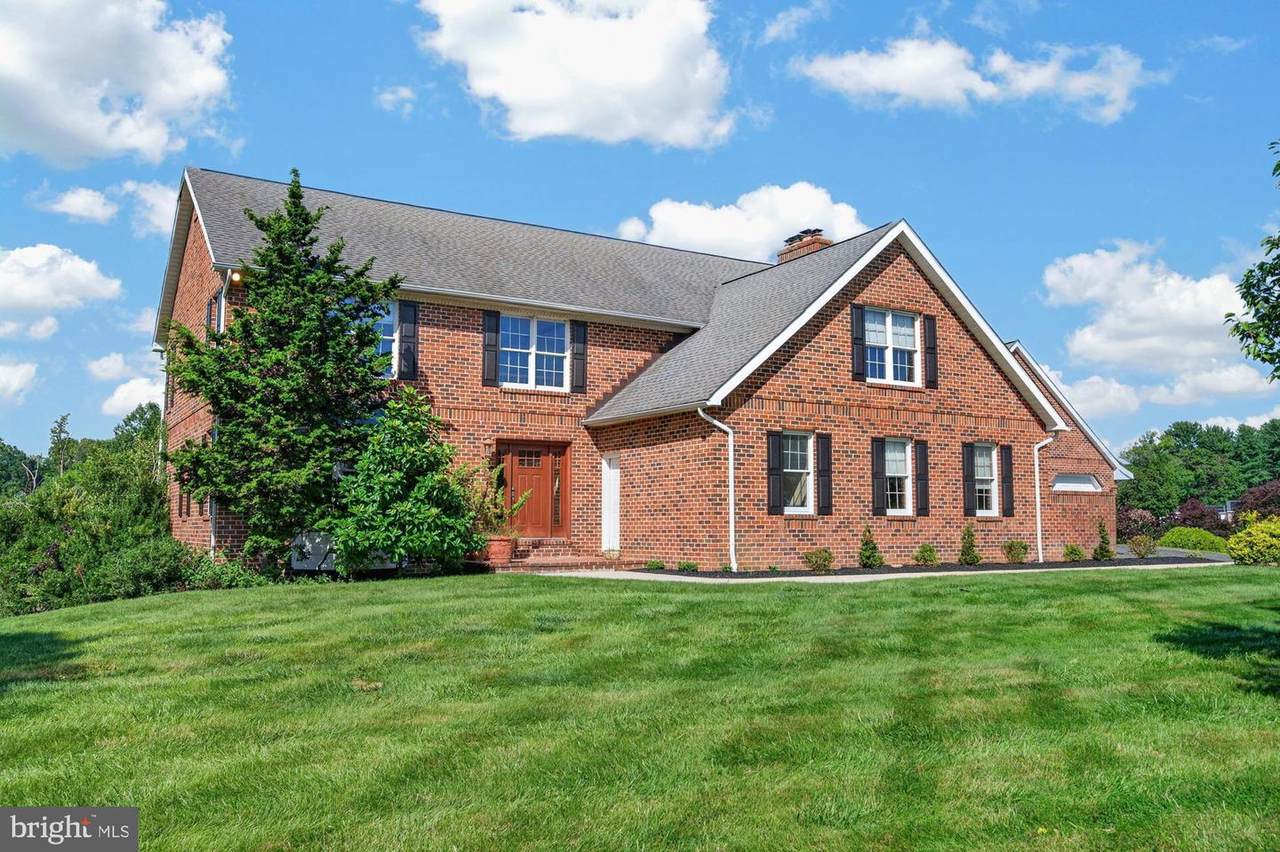 4 Country Hill Court - Photo 1