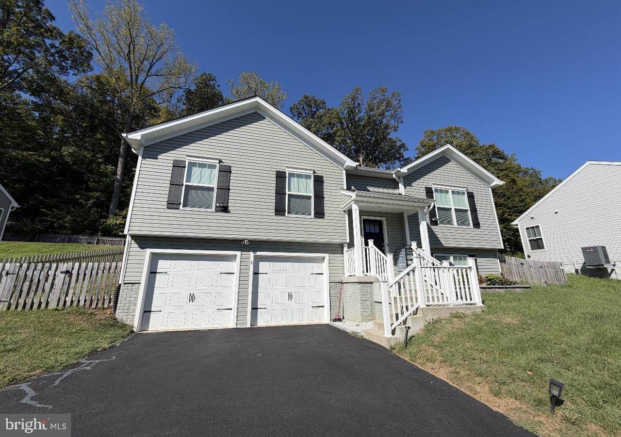 8 Howard Circle - Photo 1