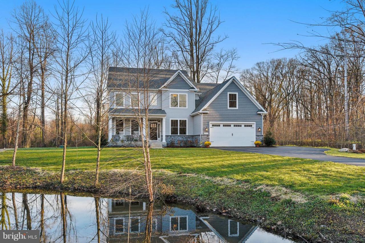 299 Bonheur Avenue - Photo 1
