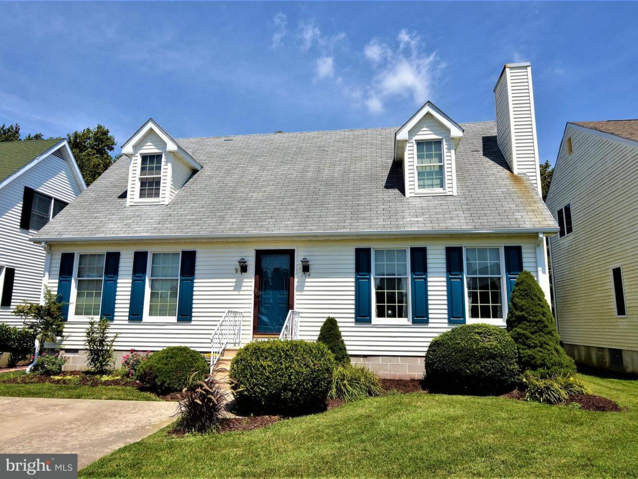 704 Laurel Avenue - Photo 1
