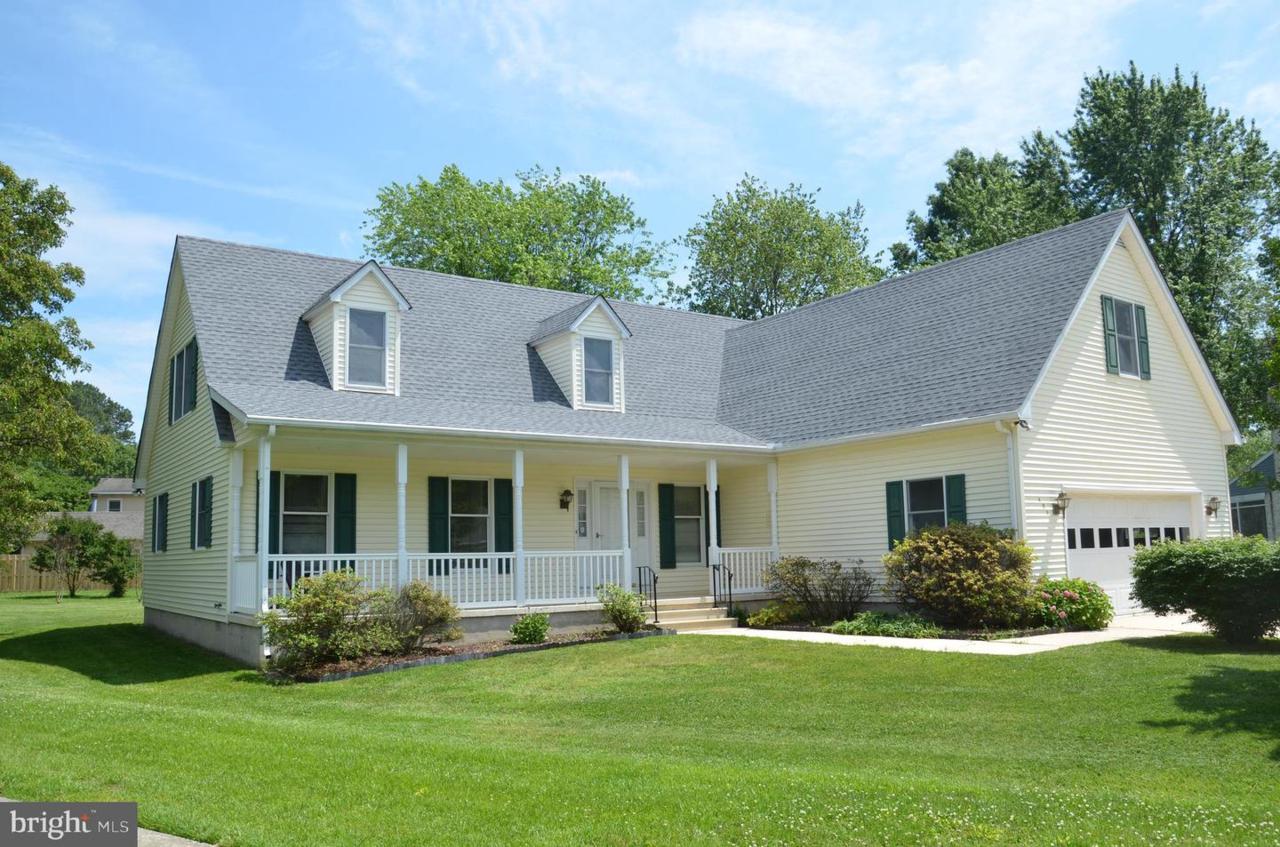 408 Bentley Avenue - Photo 1