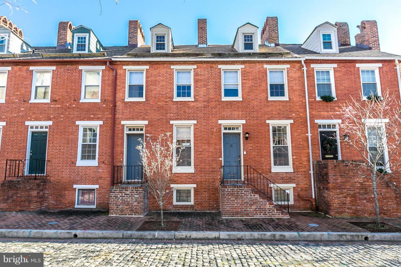 637 Stirling Street - Photo 1