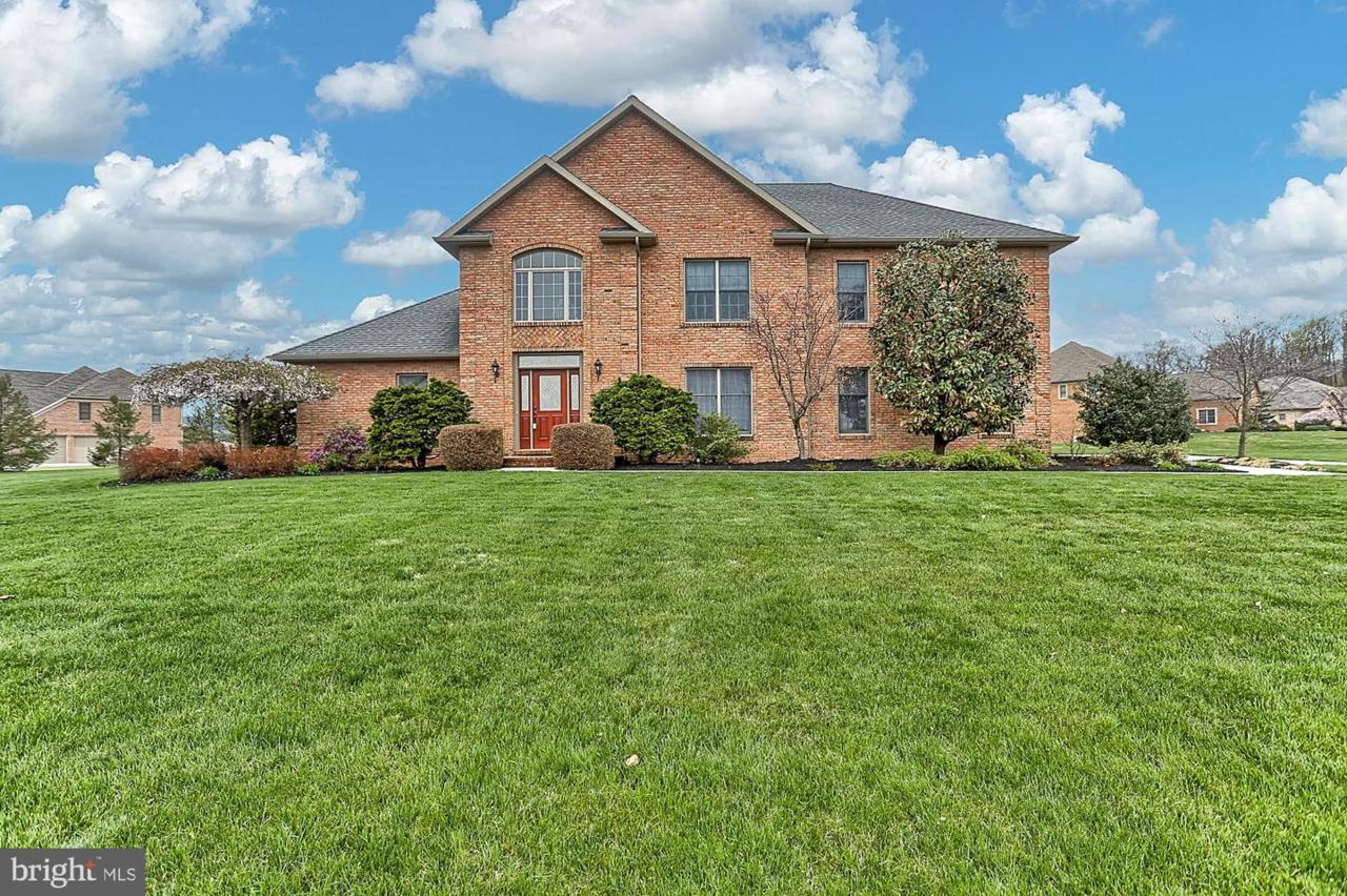 381 Thornhill Drive - Photo 1