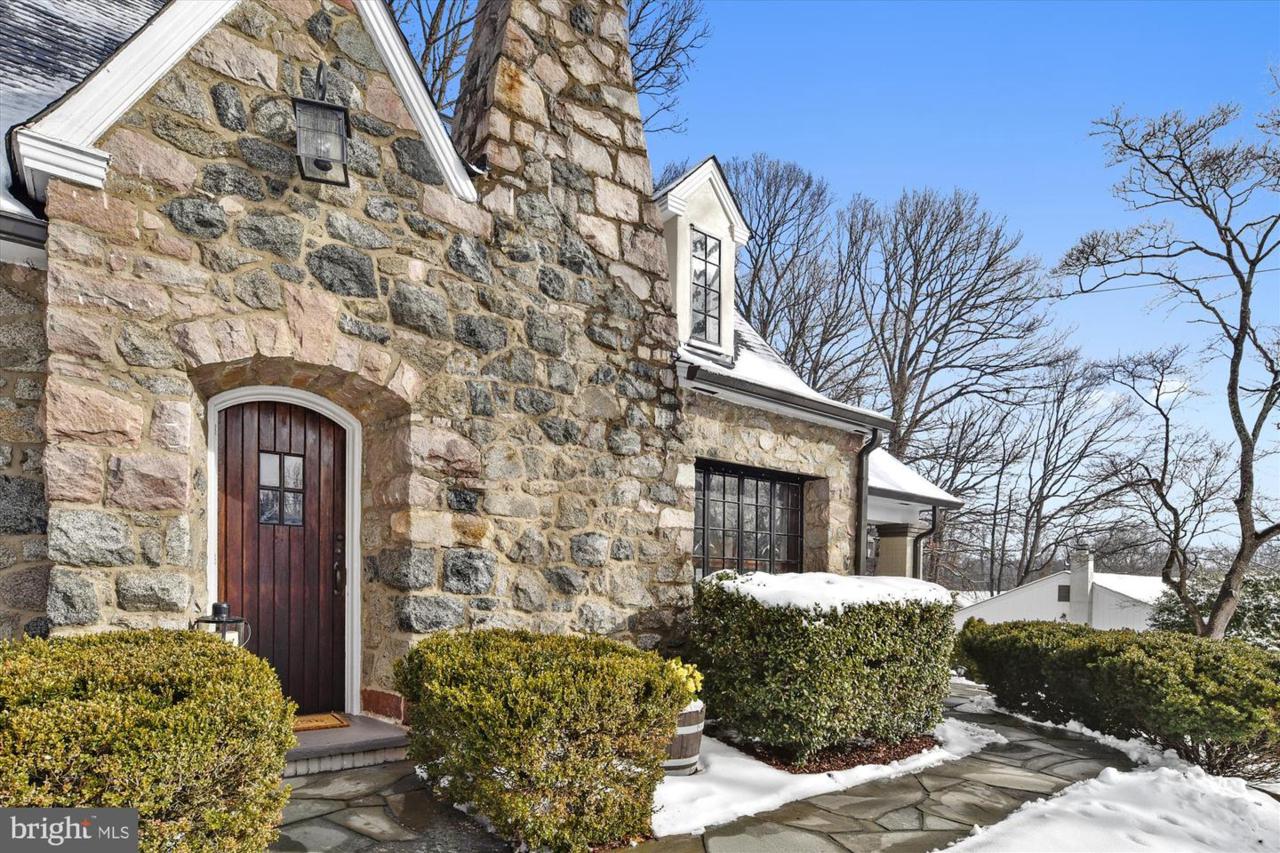 9028 Lee Highway - Photo 1