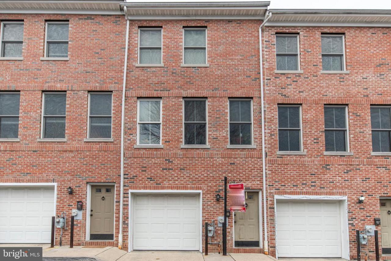 406 Leverington Avenue - Photo 1