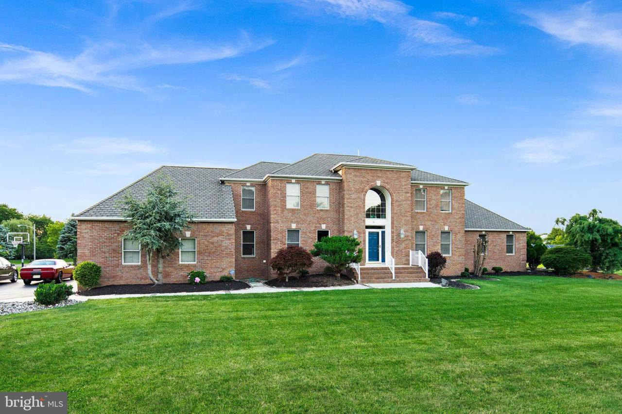 8 Summerhill Drive - Photo 1