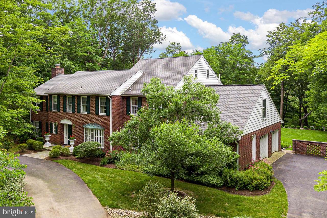 253 Wendover Drive - Photo 1