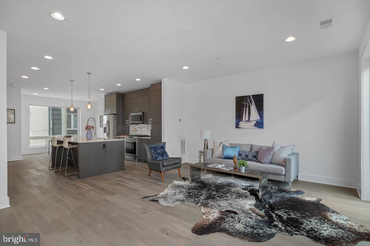 1424 Howard Street - Photo 1