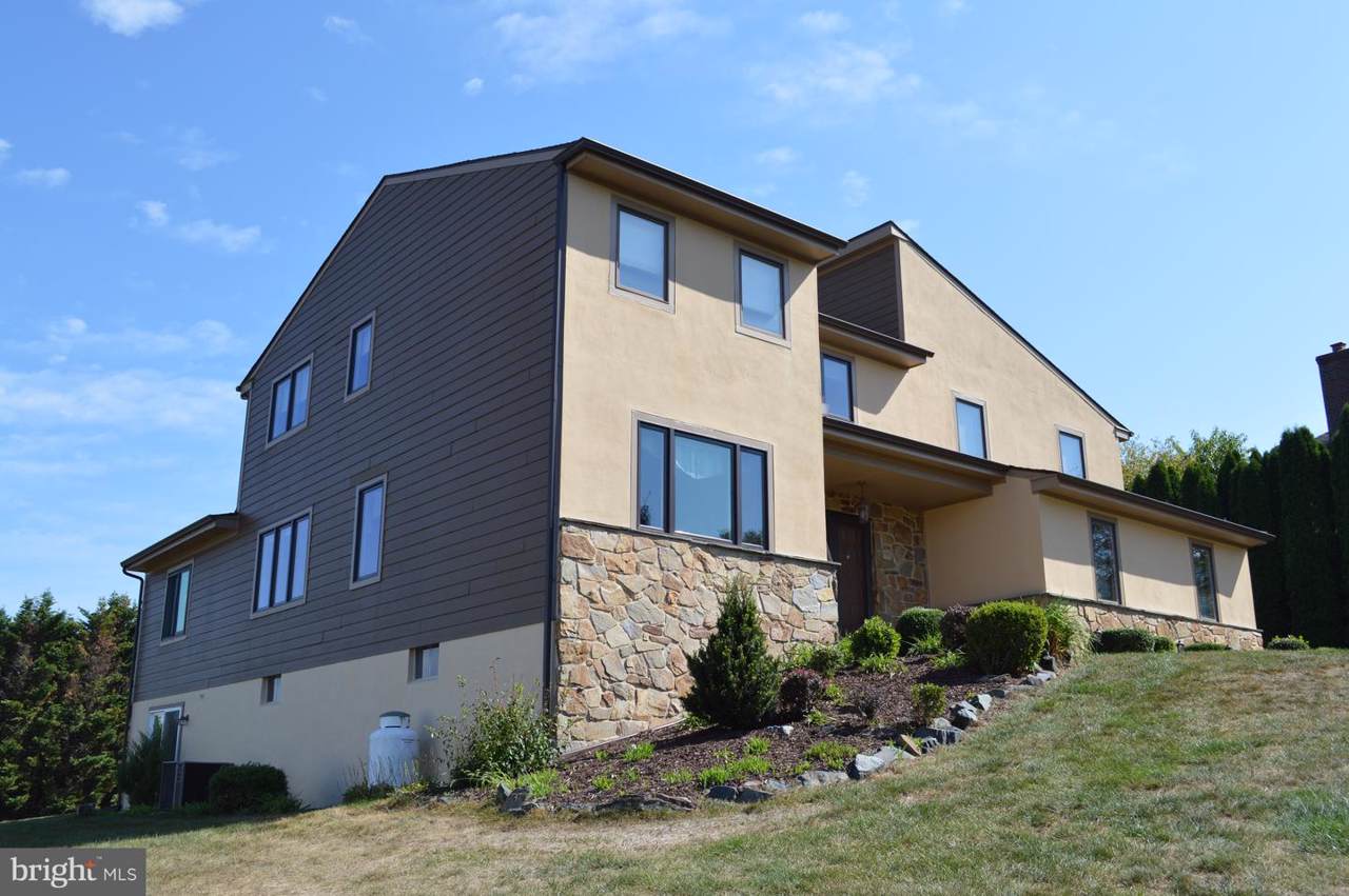 205 Louis Lane - Photo 1