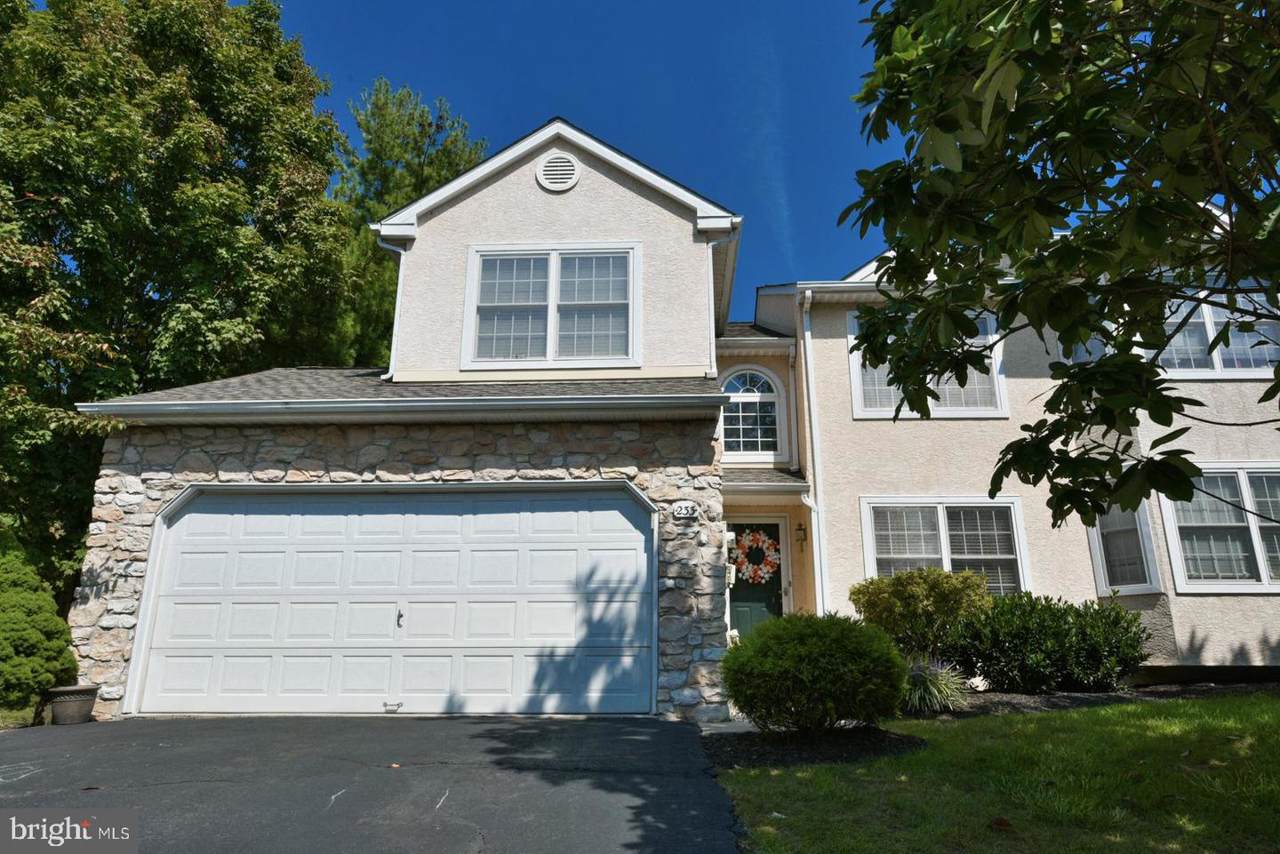 233 Crystal Court - Photo 1