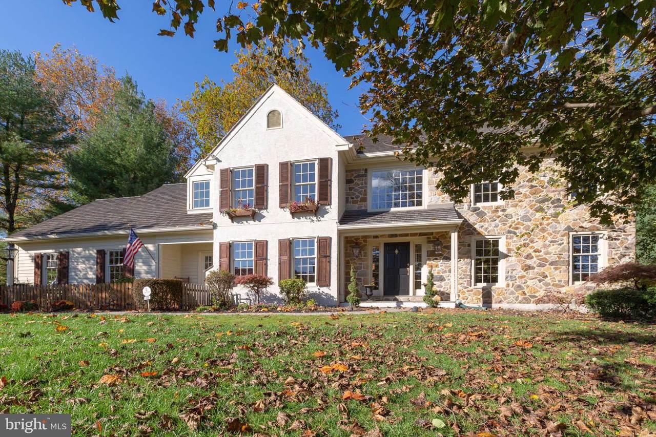 880 Springbank Lane - Photo 1