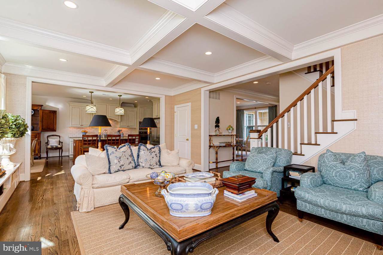 203 Traymore Lane - Photo 1