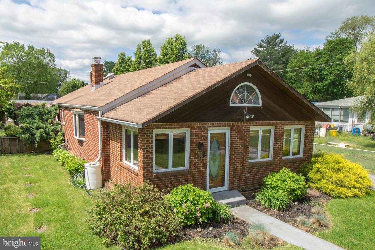 105 Beverley Avenue - Photo 1