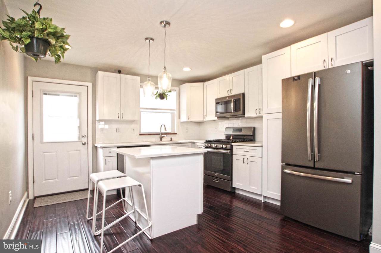 2318 Thompson Street - Photo 1
