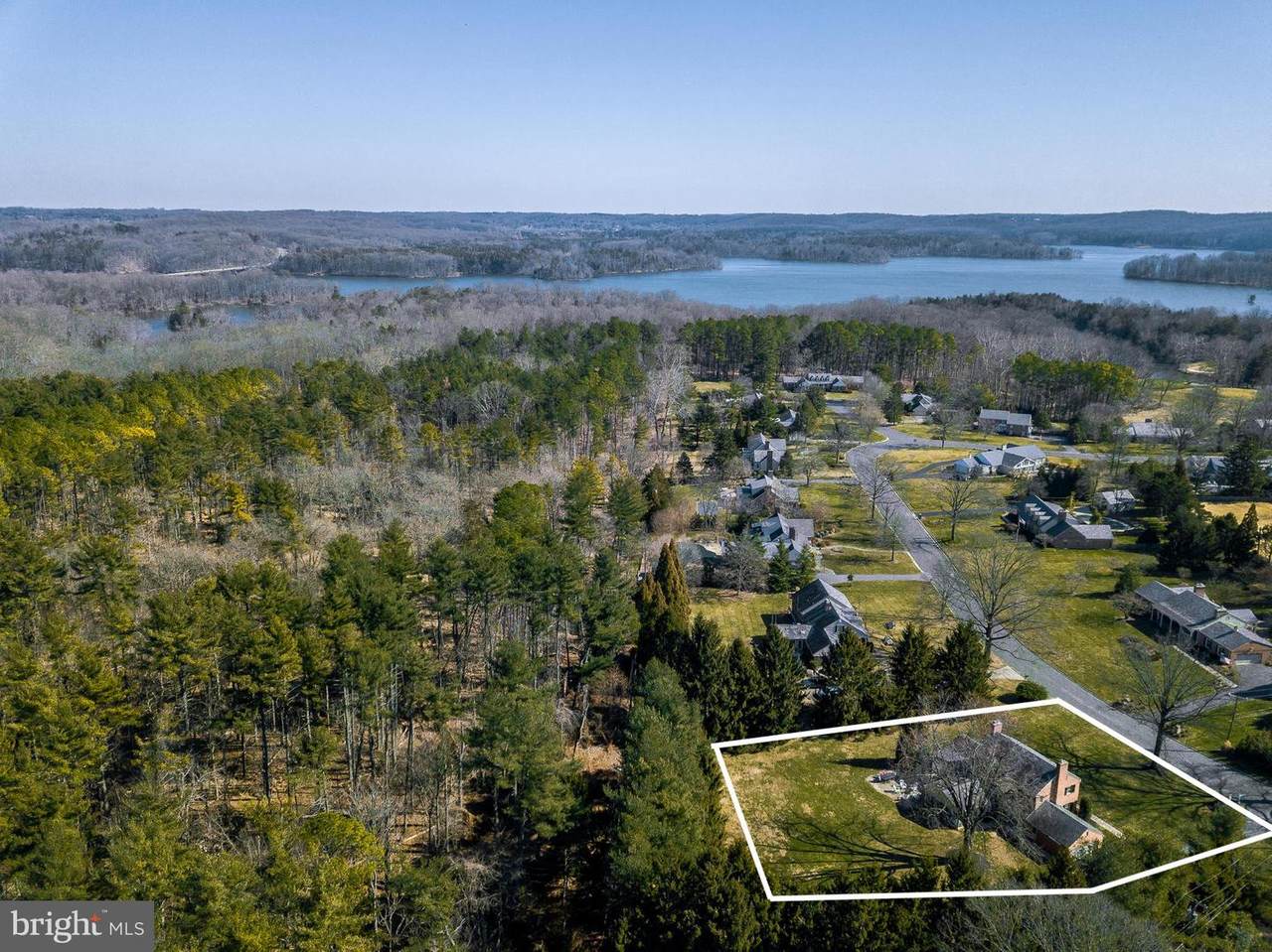 2210 Boxmere Road - Photo 1