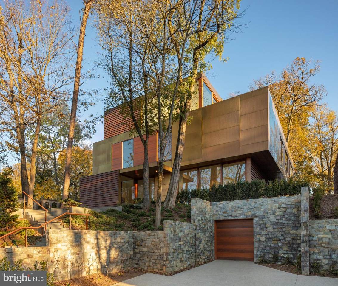 3131 Chain Bridge Road - Photo 1