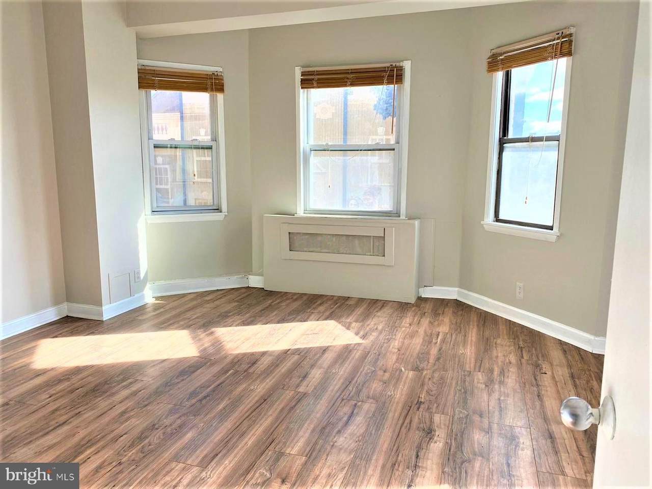 1321-23 Spruce Street - Photo 1