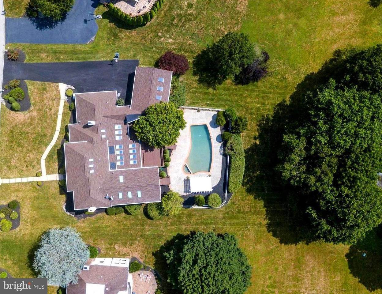 525 Ramblewood Drive - Photo 1