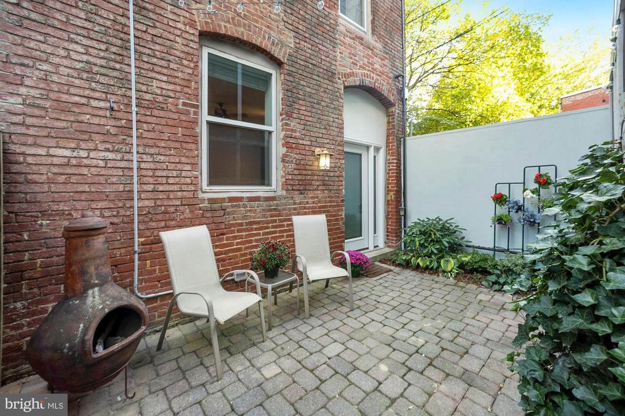 1543 6TH Street - Photo 1
