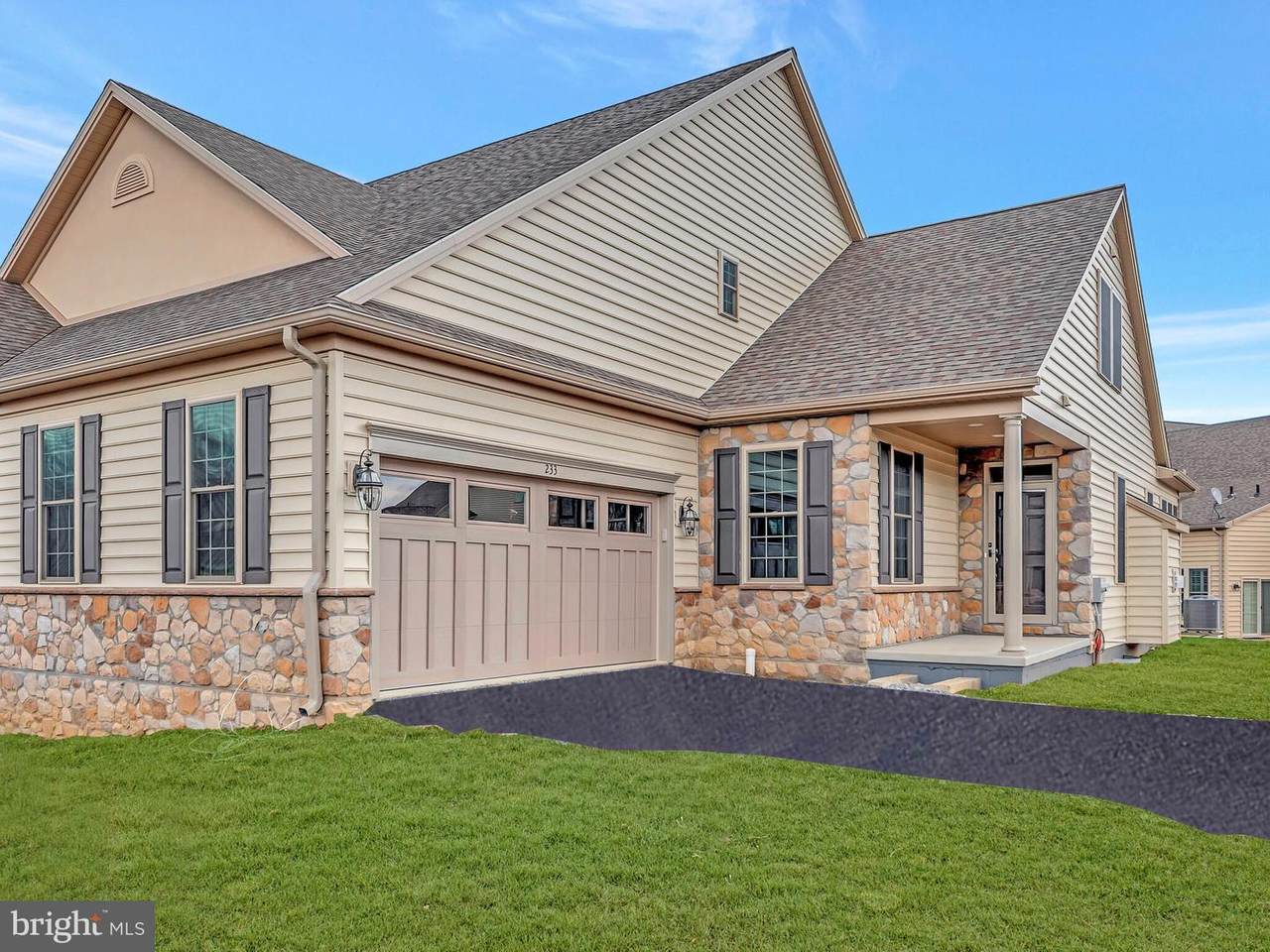233 Honeycroft Boulevard - Photo 1