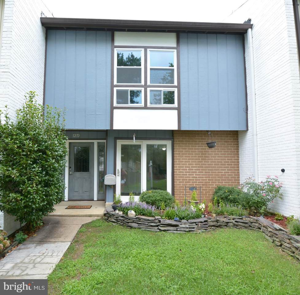 7279 Larrup Court - Photo 1