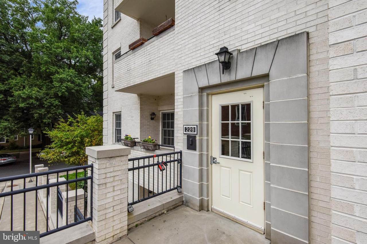 229 Thomas Street - Photo 1