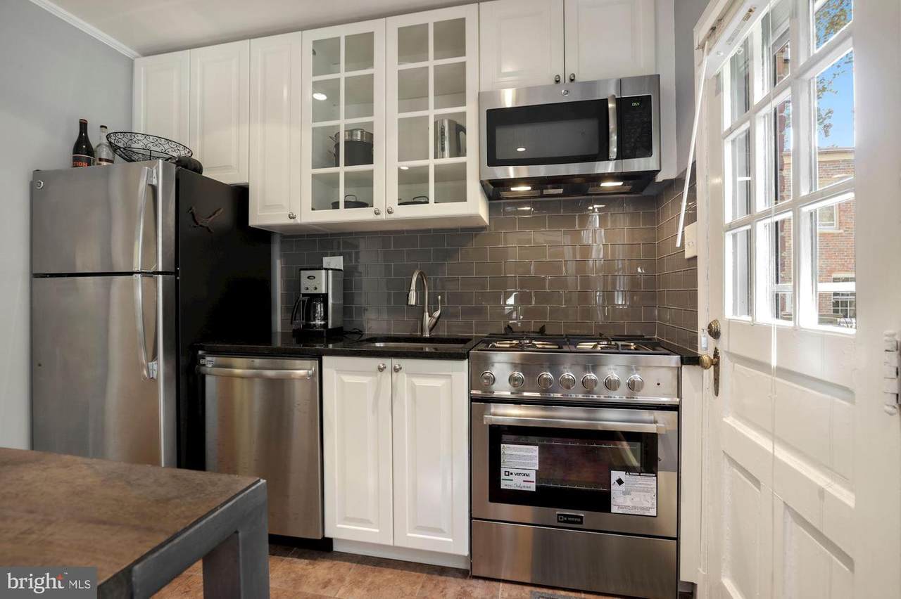 1400 Barton Street - Photo 1